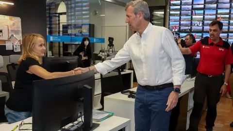 El presidente de la Xunta visitó el Centro de Coordinación Central de Defensa contra los Incendios Forestales.