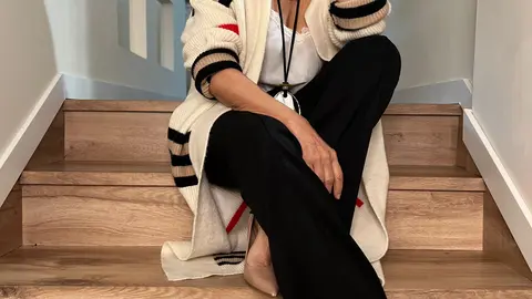 Belén Cigarrán, la empresaria que enseña a otras mujeres a "vestir su destino", en una imagen que evoca su propio viaje de reinvención personal y profesional.