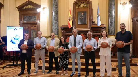 Con el balón en sus manos, dan por inaugurada la Copa Galicia de Baloncesto 2025, una cita que promete emociones fuertes y que reafirma la fuerza del baloncesto gallego.