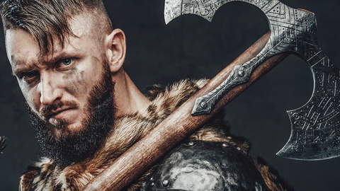 Um rosto que evoca a força e o espírito da Era Viking, presente na Festa da História de Vila Nova de Cerveira.