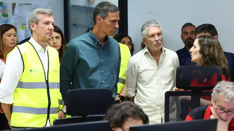 17/08/2025. Pedro Sánchez visita el Centro de Coordinación Operativo Contraincendios de Ourense. Pedro Sánchez visita el Centro de Coordinac...Descargar 
Pedro Sánchez visita el Centro de Coordinación Operativo Contraincendios de Ourense | Pool Moncloa/Fernando Calvo. Ourense,