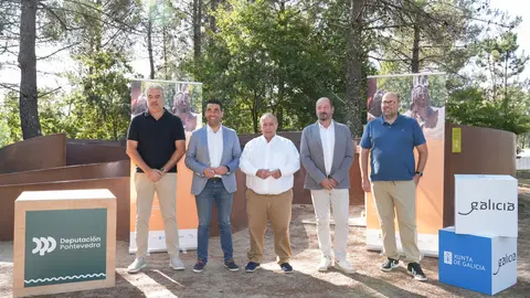 Apoyo institucional al arte y el patrimonio. El presidente de la Diputación de Pontevedra, Luis López, y el alcalde de Campo Lameiro, Carlos Costa, presentan el Festival da Arte Rupestre de Galicia-Laeros, un evento clave para el turismo rural y la cultura de la provincia.