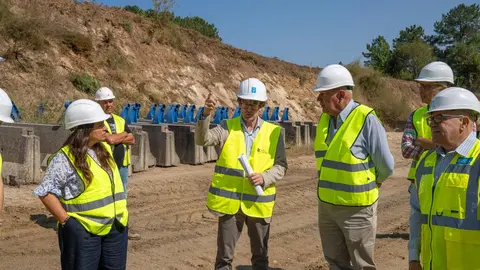 El director de la Axencia Galega de Infraestruturas, Francisco Menéndez, supervisó esta mañana las obras de este tramo al paso por los ayuntamientos de Tui y Tomiño