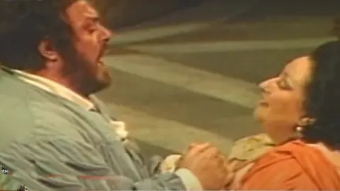 Luciano Pavarotti - Montserrat Caballé.