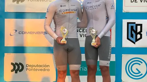 El podio del Gran Premio Cidade de Vigo, con los ciclistas de Picusa Academy destacando en la clasificación general.