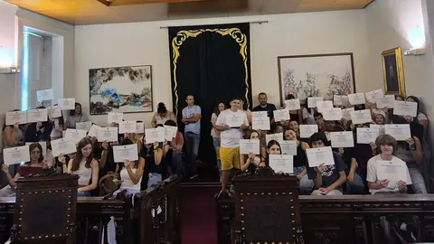 Jovens participantes no Programa Municipal de Ocupação de Tempos de Férias (OTF’s) no Salão Nobre dos Paços do Concelho.