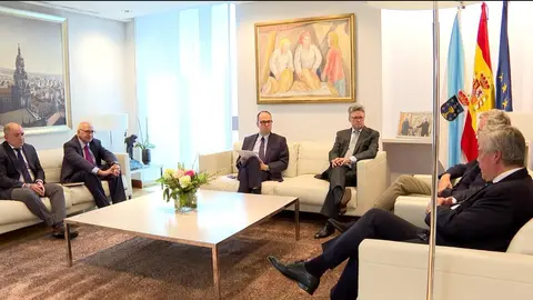 ●        El presidente de la Xunta de Galicia, Alfonso Rueda, y el director ejecutivo de Roche Pharma International, Padraic Ward, han presentado en Santiago el acuerdo estratégico, que se enmarca en la apuesta del SERGAS y Roche Farma para desarrollar la ruta del paciente oftalmológico de principio a fin