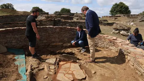 El delegado territorial de la Xunta, Javier Arias, visitó este espacio para conocer el resultado de la intervención, impulsada por la Consellería de Cultura, Lingua e Xuventude.