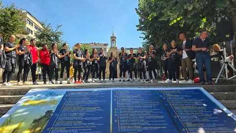 El alcalde de O Porriño, Alejandro Lorenzo, no escatimó en elogios para el equipo, calificándolas de "un ejemplo de esfuerzo, constancia y superación".