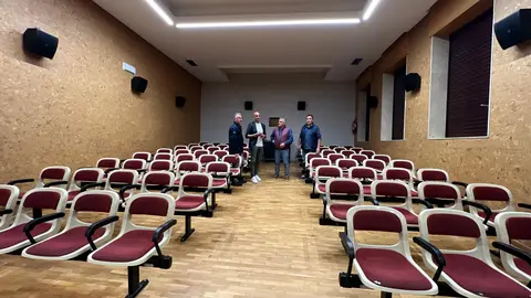 Así luce el auditorio del centro cultural de O Porriño, un espacio que se someterá a una reforma integral para convertirse en una sala de cine municipal, la única de la comarca.