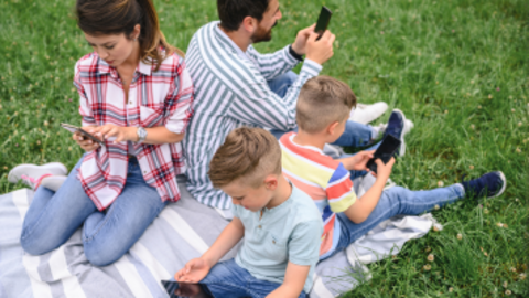 Las redes sociales se infiltran en todas las edades.