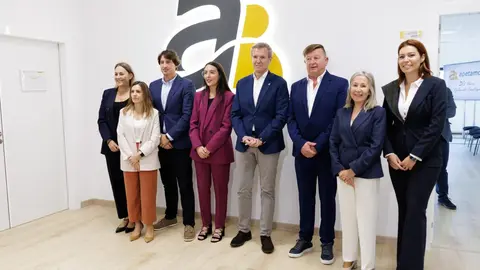 El presidente del Gobierno autonómico visita la sede de la Asociación Empresarial de Transportes de Mercancías por Carretera de Galicia,