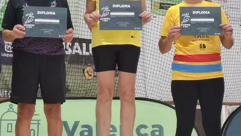 Bronze merecido! A equipa sénior feminina de Arcos de Valdevez celebra o 3.º lugar no Basquetebol das Olimpíadas Distritais "Olympics For ALL" em Valença. Grande espírito desportivo!