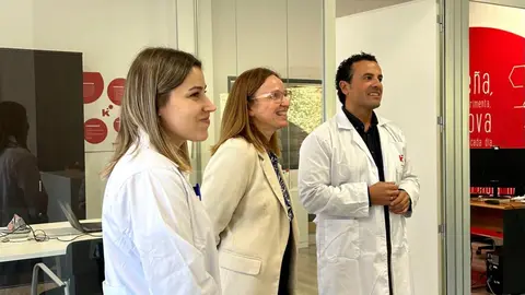 La directora de la Axencia Galega de Innovación visita la empresa innovadora Kemegal Químicos para recordar que esta línea de ayudas estará abierta hasta el lunes,