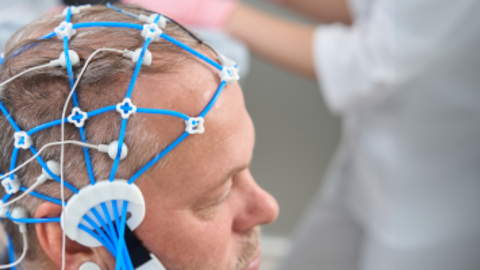 La estimulación magnética transcraneal y otras técnicas de neuromodulación están siendo estudiadas para apoyar la recuperación.