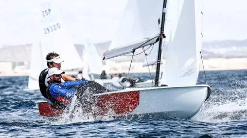 Roberto Bermudez de Castro y Jose Ramon Pardo Pichis, en Vilamoura donde lograron el bronce en el Europeo de Snipe hace dos semanas. ARCHIVO.