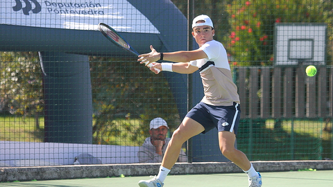 A lo grande: Eudald González firmó una remontada de 0-6 en el set final para alcanzar las semifinales del torneo de Sanxenxo.