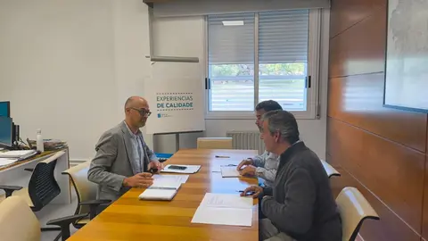 El director de la Agencia Gallega de la Calidad Alimentaria se reunió hoy con representantes de la Asociación de Viveiristas del Noroeste para abordar algunas cuestiones de interés para este ámbito.
