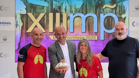 El alcalde Alejandro Lorenzo, junto a los organizadores del Club Atletismo Porriño, presenta la XIII Milla Porriñesa “Festas do Cristo”, animando a la participación en esta cita deportiva y familiar del 4 de octubre.