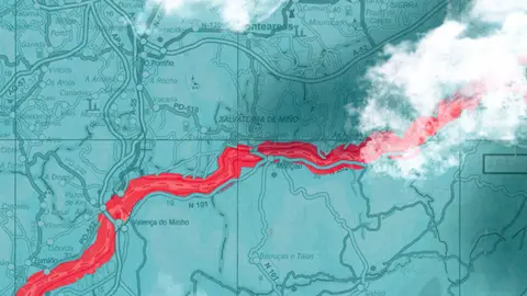 Detalle cartográfico de la exposición «Cartografía de A Raia». Esta curva de nivel ilustra el meticuloso trabajo del Ejército para delimitar la frontera a lo largo del Miño, vital para la historia de A Guarda.