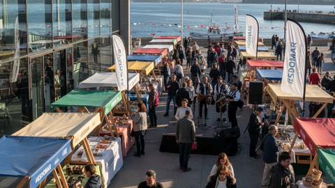 Un vibrante ambiente festivo habrá en la Lonxa de Canido (Vigo) durante la Feira #ESDOMAR, que reúne a diversas entidades de la economía social con puestos, música y gastronomía junto al mar.
