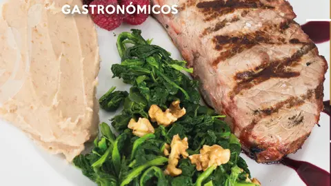 La estrella del Domingo Gastronómico en Ponte da Barca: el irresistible Naco à Terras da Nóbrega. Ternera jugosa, puré de castañas y la inconfundible reducción de vinhão. Simplemente excepcional.