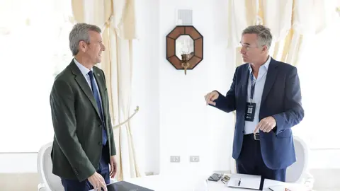 El presidente de la Xunta le traslada a Alex Ellis cuestiones de interés para el tejido empresarial gallego, que de enero a julio exportó al Reino Unido un 10,7% más que en el mismo período del año anterior.