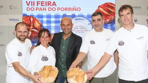 Unidos por la harina y la tradición. Gran ambiente en la presentación de la Festa do Pan do Porriño. Un aplauso al alcalde y a las panaderías locales por mantener viva esta deliciosa cita.