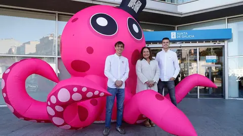 La delegada territorial de la Xunta, Ana Ortiz, presentó este mediodía la iniciativa que ofrece cinco funciones este fin de semana en la ciudad.