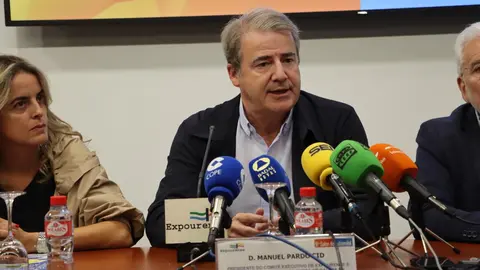 Manuel Pardo Cid, delegado territorial de la Xunta en Ourense, durante la presentación del 16º Salón del Automóvil de Expourense, destacando su importancia para el sector de la automoción provincial.