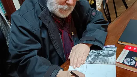 El artista Xavier Magalhães presenta “Cajón de sastre”, una exposición que invita a descubrir las obras más personales y “olvidadas” de su estudio.