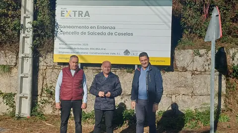 El diputado provincial Pablo Castillo visitó Salceda de Caselas, donde anunció que la Diputación de Pontevedra destinará $\mathbf{875.000}$ euros para financiar íntegramente las obras de saneamiento en la parroquia de Entenza.