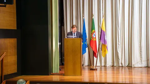 Vasco Ferraz durante su discurso de toma de posesión, en el que destacó la educación y la cultura como pilares de su nuevo mandato al frente de la Cámara Municipal de Ponte de Lima.