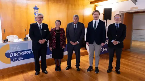 Jesús Gamallo, director xeral de Relacións Exteriores e coa UE, en representación da Xunta de Galicia; Juan Vieites, presidente do Consello da Cultura Galega; António Cunha, presidente da Comissão de Coordenação e Desenvolvimento Regional do Norte de Portugal; e a vicepresidenta do Consello da Cultura Galega, Rosario Álvarez, durante o acto central do Día da Eurorrexión, celebrado na sede do CCG e dedicado á cultura como vínculo entre Galicia e o Norte de Portugal.