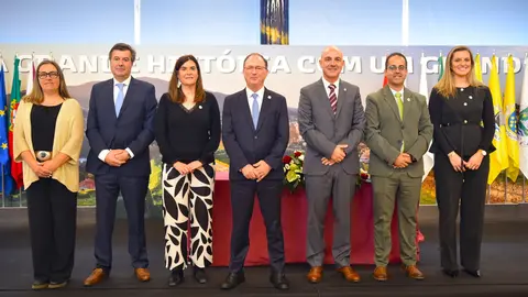 O novo Executivo Municipal de Valença, liderado pelo Presidente José Manuel Carpinteira, reúne cinco vereadores do PS e dois do PSD, dando início a um mandato focado no desenvolvimento sustentável, na proximidade com os cidadãos e na continuidade dos projetos estratégicos do concelho.