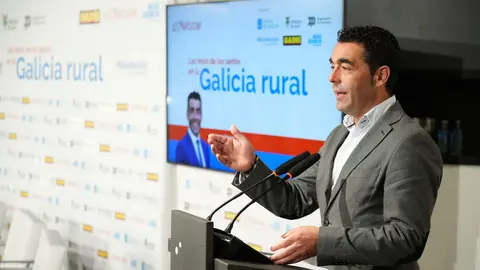 O presidente da Deputación de Pontevedra, Luis López, durante a súa intervención no encontro sobre os retos dos sénior na Galicia rural celebrado en Lalín.