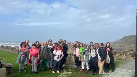 Participantes del proyecto “Camino de Santiago Verde Inclusivo” durante la primera etapa entre A Guarda y Oia, una iniciativa que combina inclusión social, sostenibilidad y respeto por el entorno natural del Camino Portugués por la Costa.