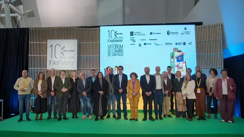 El director de Turismo de Galicia visitó la feria que echó a andar este domingo e incidió en el ejemplo de sostenibilidad de la Ruta xacobea