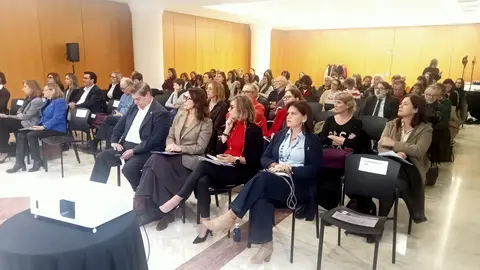El público que siguió en congreso llenó la sala.