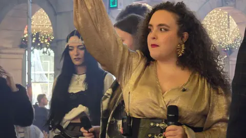 Cantando a panxoliña 'O Nadal no Porriño'.