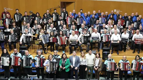 La delegación de la Xunta en Lugo reúne más de 160 acordeonistas en el marco de los actos para conmemorar el aniversario de la Muralla como Patrimonio Mundial.