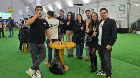 A xuventude gosta de degustar un espumoso