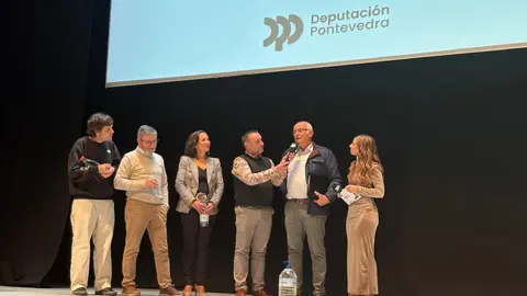 Representantes vecinales y provinciales participan en el acto de presentación de los planes +AQUA, +NOVAQUA y Provincia Comunitaria impulsados por la Deputación de Pontevedra.