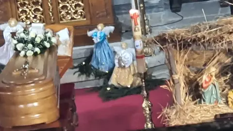 El f&eacute;retro del finado en la iglesia de Mondariz.