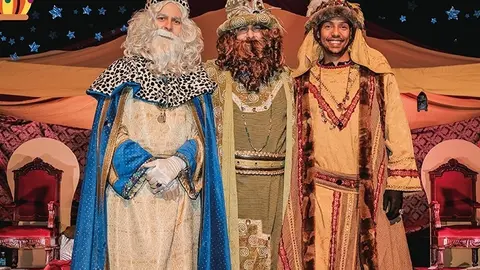 Melchor, Gaspar y Baltasar, protagonistas de la Cabalgata Internacional de Reis de la Eurocidade Tui-Valen&ccedil;a.