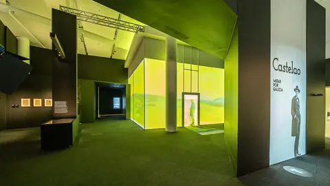Vista del recorrido inmersivo de la exposici&oacute;n digital &ldquo;Castelao. Mirar por Galicia&rdquo; en el Museo Centro Gai&aacute;s, que combina tecnolog&iacute;a y divulgaci&oacute;n para acercar al p&uacute;blico la vida y obra del intelectual de Rianxo.