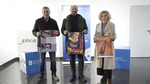 El director de Turismo de Galicia, Xos&eacute; Merelles (centro), junto a representantes locales, durante la presentaci&oacute;n de la programaci&oacute;n complementaria de la Fiesta del Botelo en O Barco de Valdeorras.