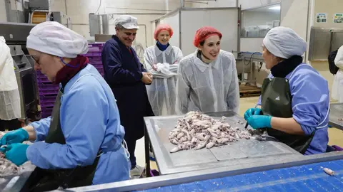 La conselleira de Econom&iacute;a e Industria, Mar&iacute;a Jes&uacute;s Lorenzana, durante su visita a la conservera Orbe, en Ponte Caldelas, donde present&oacute; la activaci&oacute;n de las principales l&iacute;neas de ayuda del Igape para 2026.