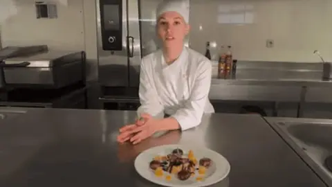 Ana Mu&ntilde;iz Ramilo, representante de la provincia de Pontevedra, presenta su v&iacute;deo-receta para optar a un puesto entre los finalistas del XIV Premio Promesas de la alta cocina de Le Cordon Bleu Madrid.