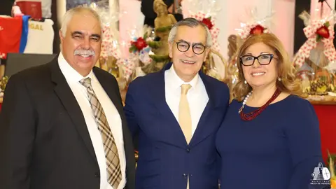 O Presidente da C&acirc;mara Municipal, Oleg&aacute;rio Gon&ccedil;alves, com representantes da comunidade arcuense em Newark, durante a iniciativa solid&aacute;ria.